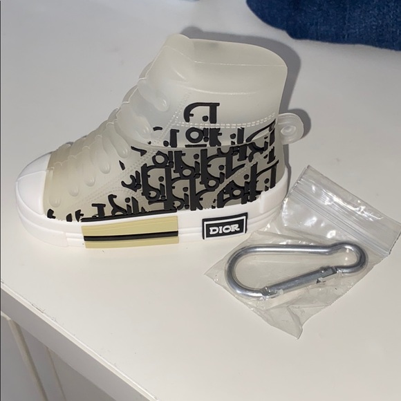 AirPod Case - Picture 1 of 2